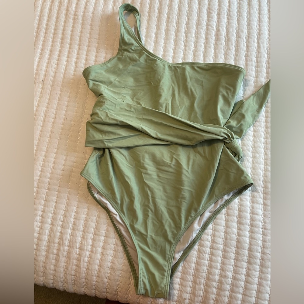 ONE SHOULDER ONE PIECE SWIM